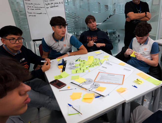 carrusel-Hackathon-Multiempresa-jovenes-3